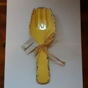 Tommy Bahama melanine crackle salad servers